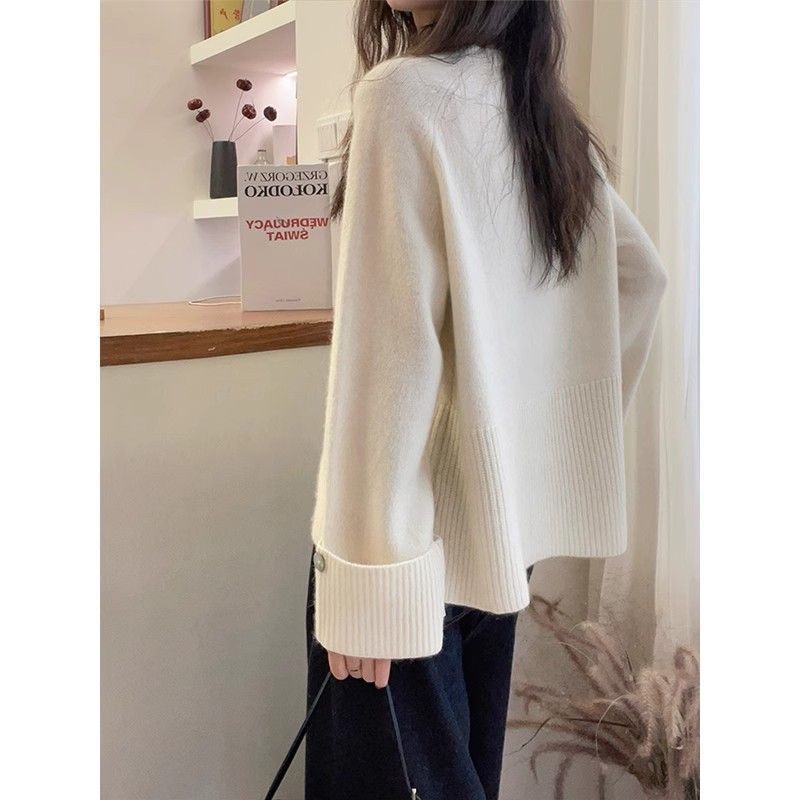 Thick round neck sweater for women in autumn and winter